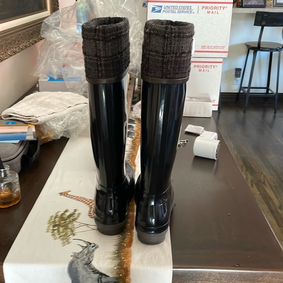 Stunning “Salvatore Ferragamo” rain boots - Picture 8 of 10